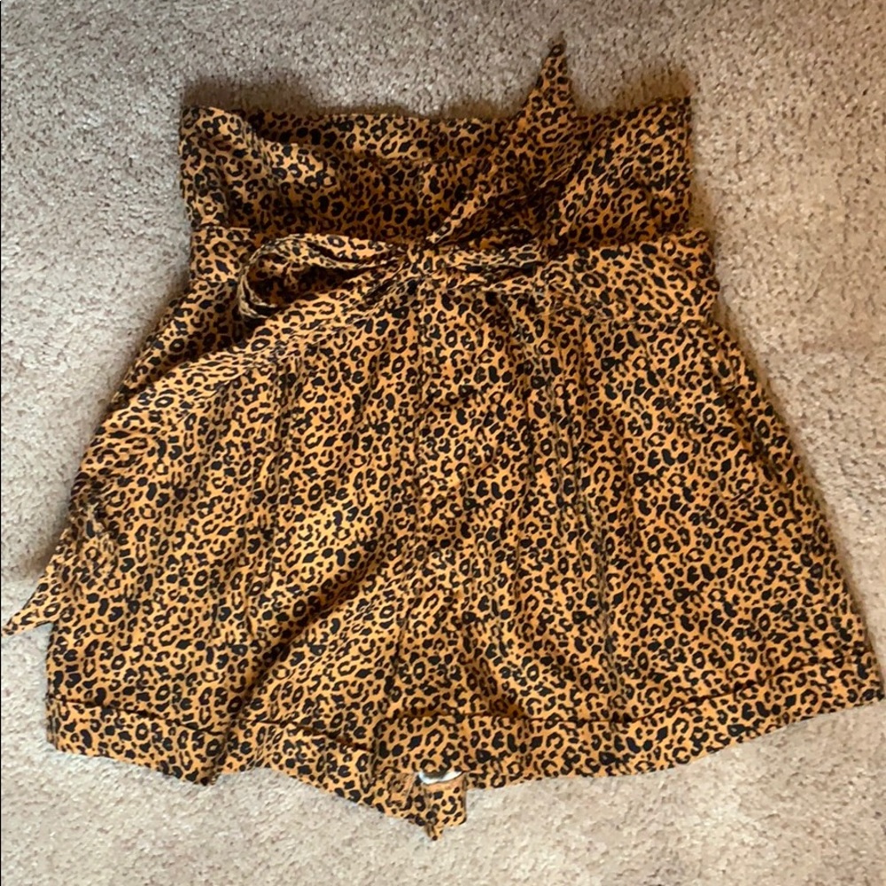 Top shop women’s shorts size 6 NEVER BEEN WORN